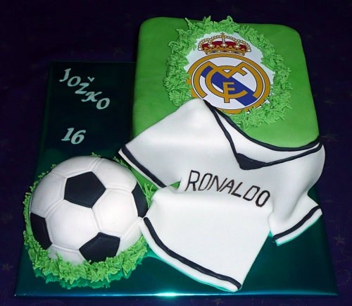 Svadobné torty » Torta Futbalová torta s dresom Ronalda, logo Real Madrid