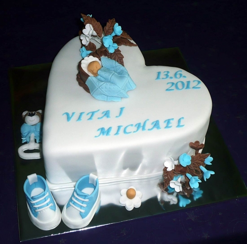 Krstinové torty » Torta Krstinová torta s bábetkom, krstinová torta srdce s kvetmi pre chlapca Michaela