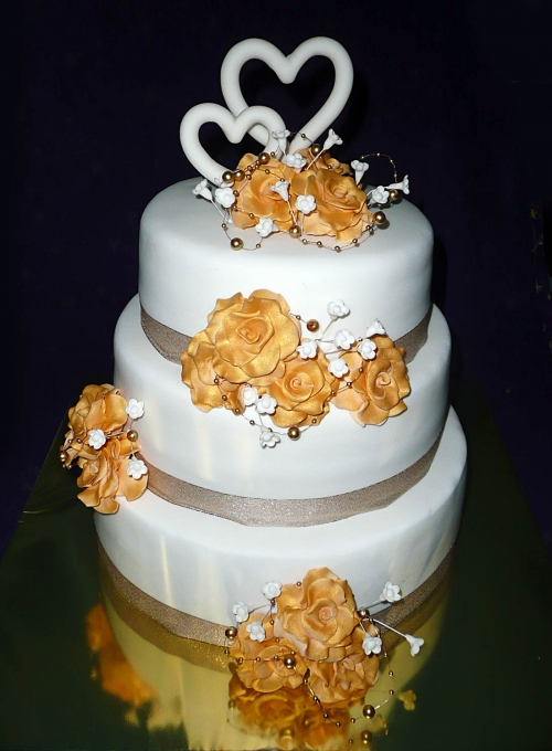 Svadobné torty » Torta Zlaté kvety na torte